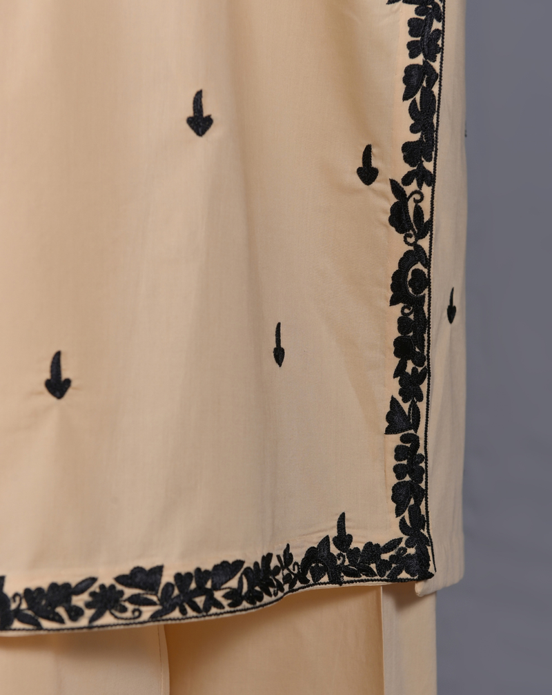 Ivory & Black Contrast Embroidered 3-Piece Suit - Product 51 &ndash; View 2