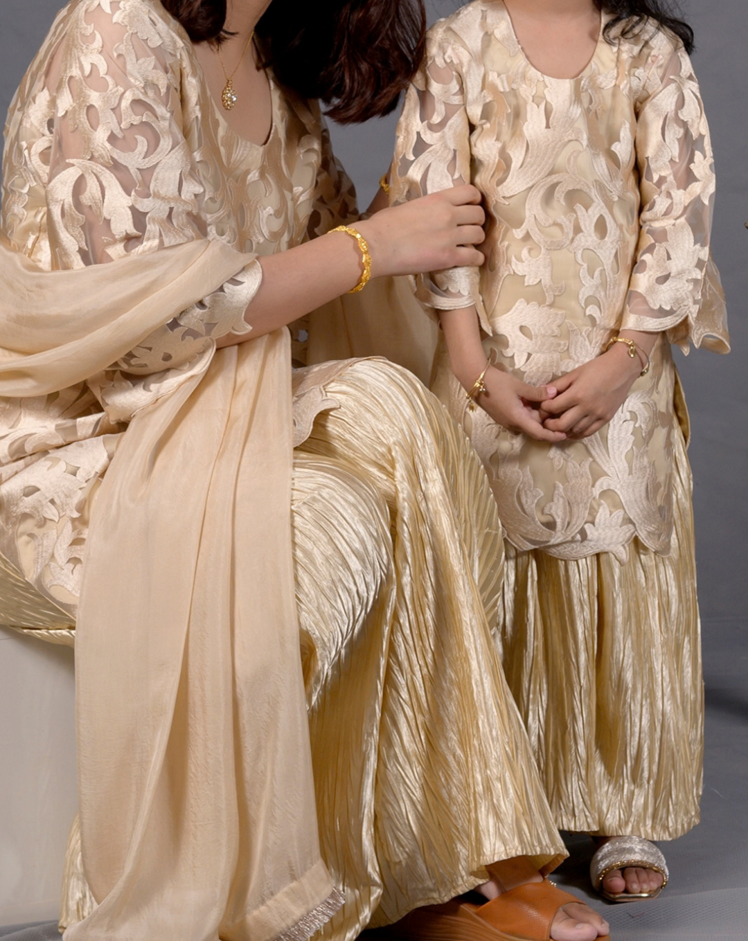 Golden Thread Cutwork Embroidery 3-Piece Net Suit - View 7