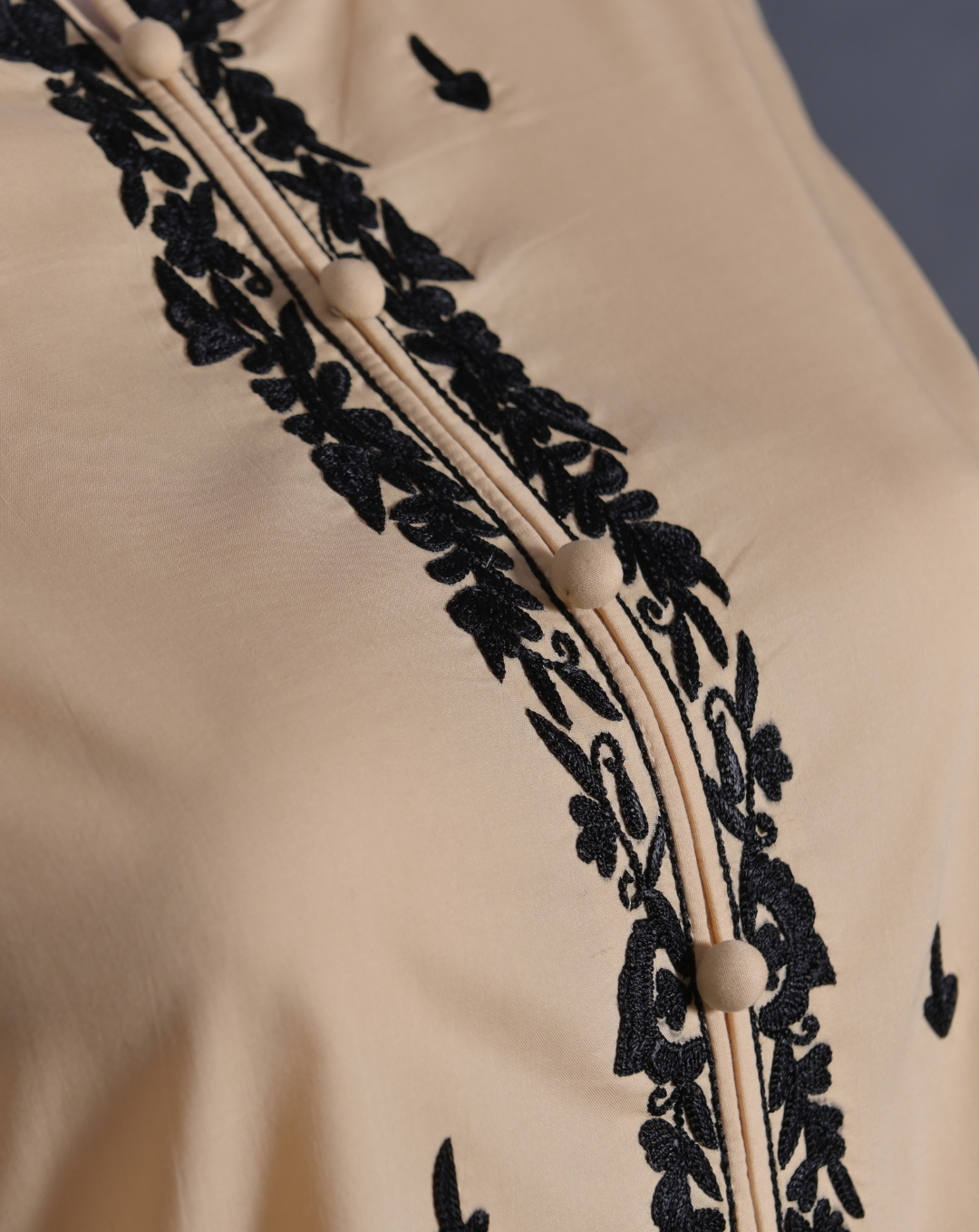 Ivory & Black Contrast Embroidered 3-Piece Suit - Product 51 - View 5
